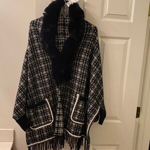 Jessica McClintock Black and White Cape with Faux Fur Trim